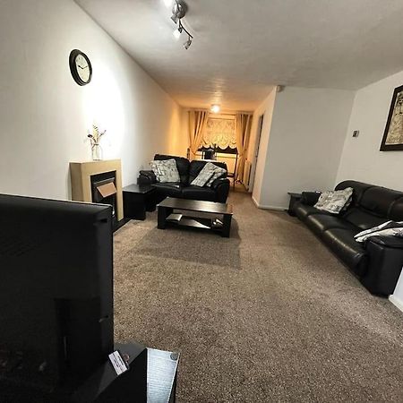 Princess 3 Bedroom House + Offstreet Parking +Wifi Лідс Екстер'єр фото