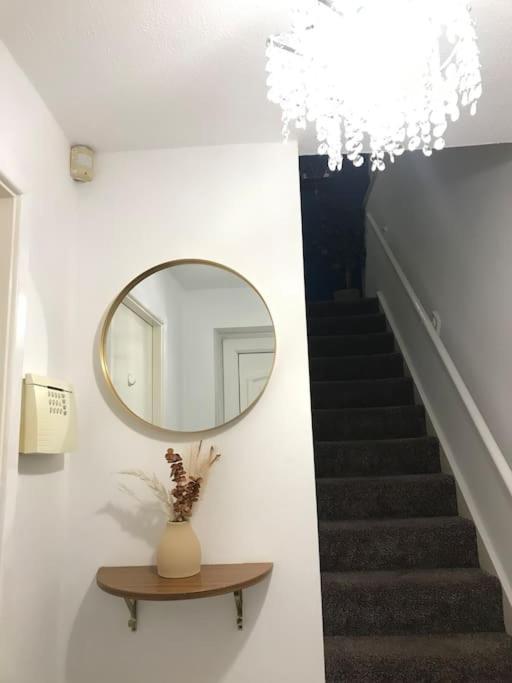 Princess 3 Bedroom House + Offstreet Parking +Wifi Лідс Екстер'єр фото