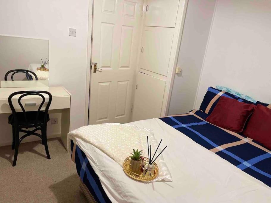 Princess 3 Bedroom House + Offstreet Parking +Wifi Лідс Екстер'єр фото