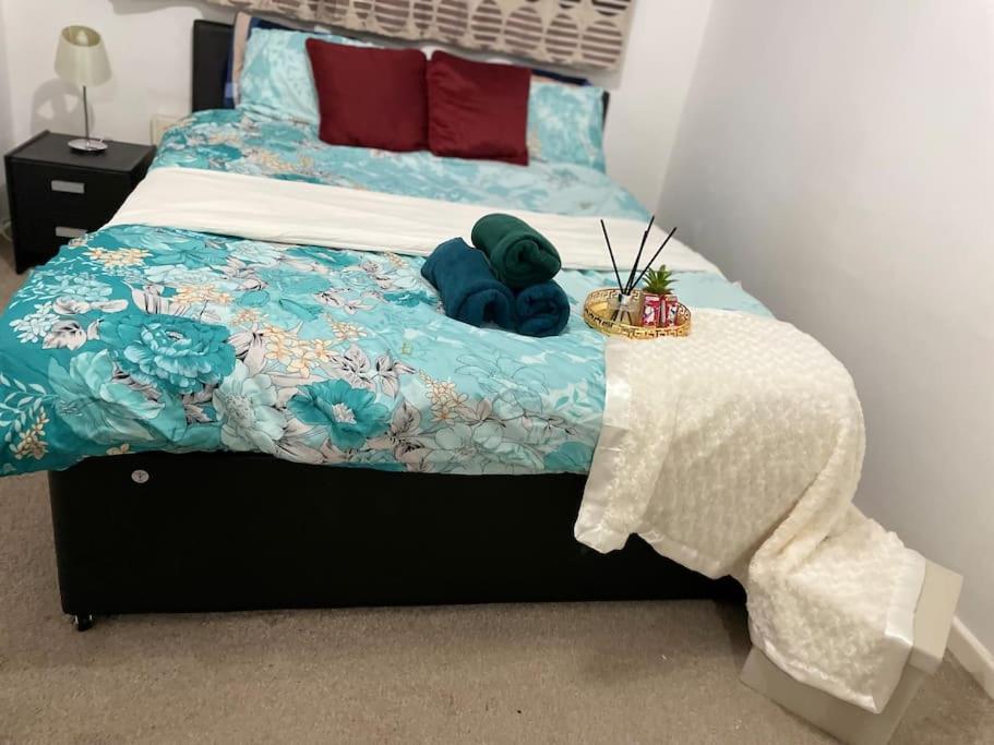 Princess 3 Bedroom House + Offstreet Parking +Wifi Лідс Екстер'єр фото